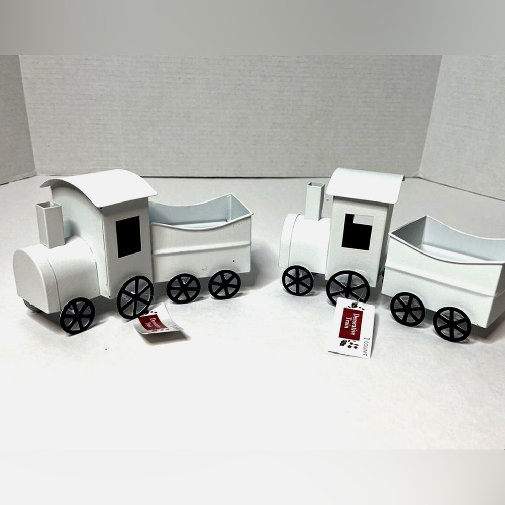 New - 2ct Train Figural Set - Bullseye's Playground